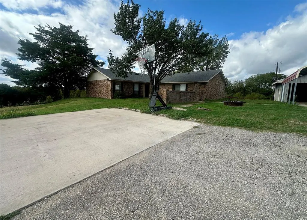 898 Ridgeview Road
