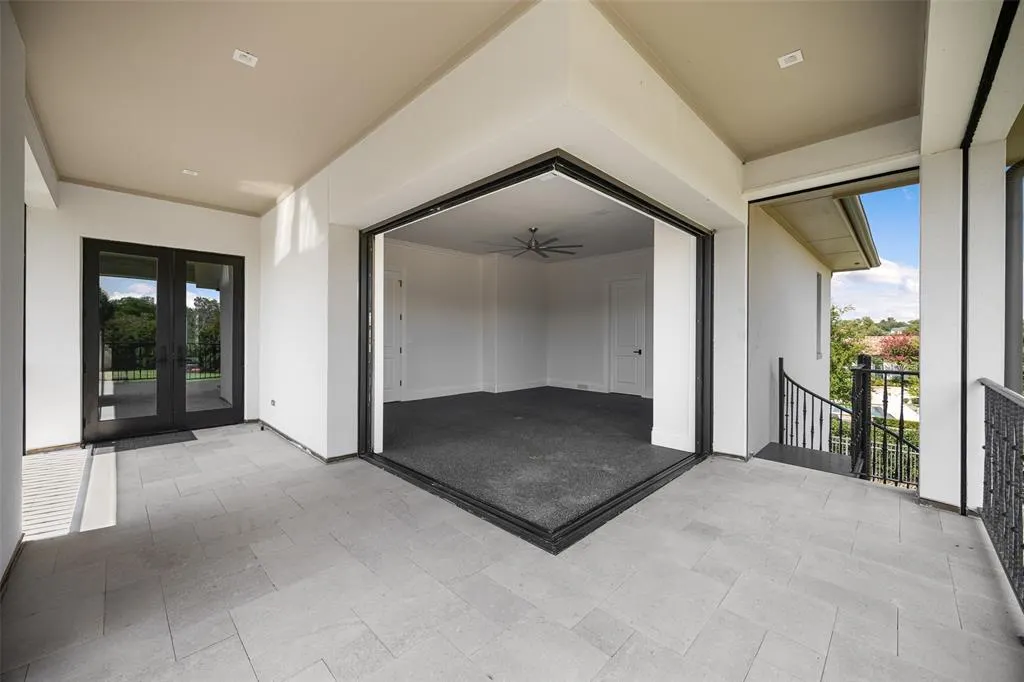 402 Lakeway Drive