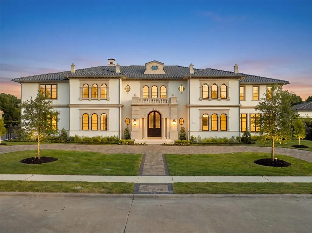 402 Lakeway Drive