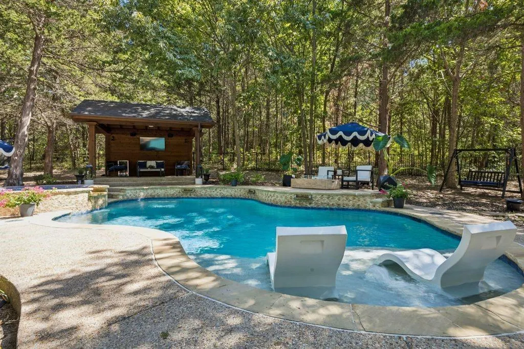 12 Misty Meadow Drive