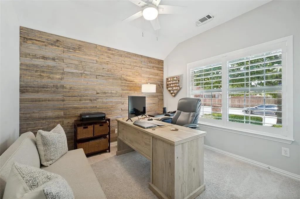 3707 Redwood Circle