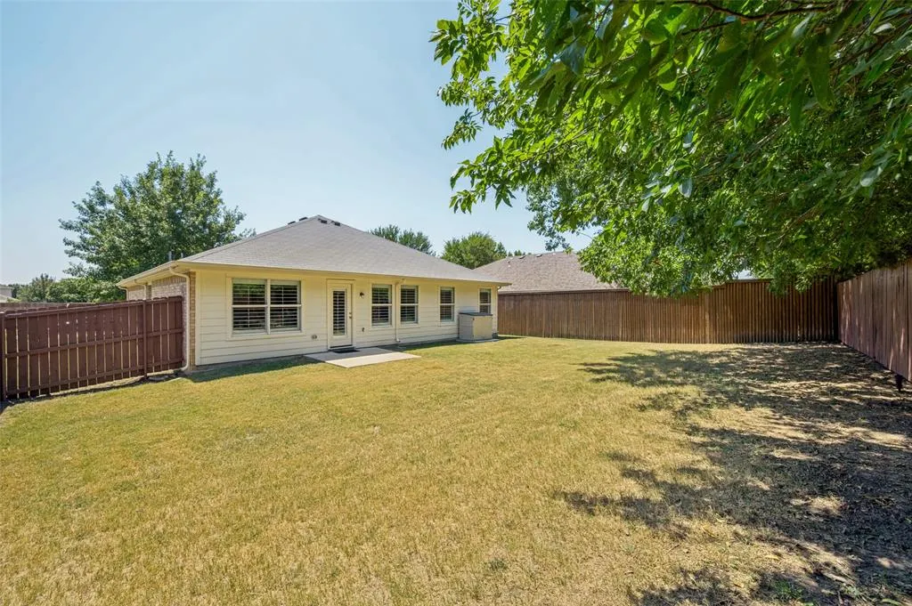 3707 Redwood Circle