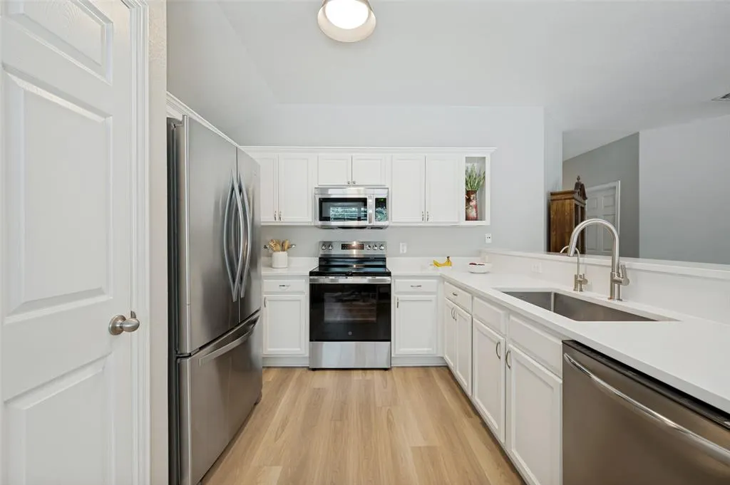 3707 Redwood Circle