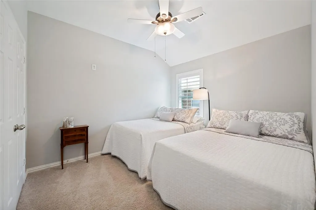3707 Redwood Circle