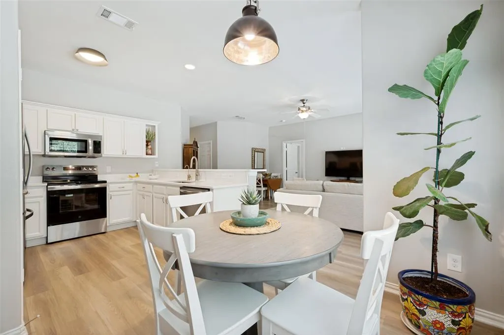 3707 Redwood Circle