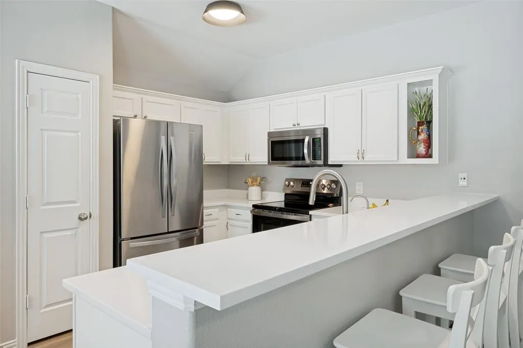 3707 Redwood Circle