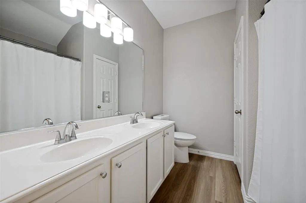 3707 Redwood Circle