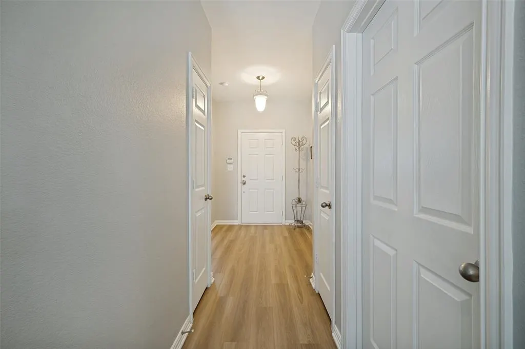 3707 Redwood Circle