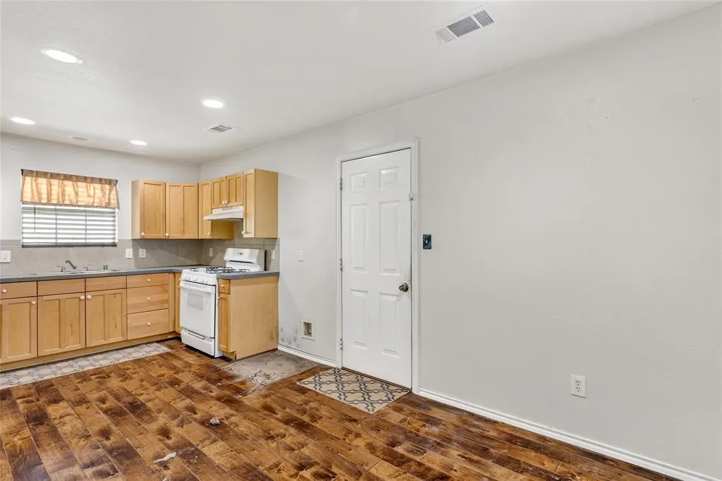3409 Fannin Road