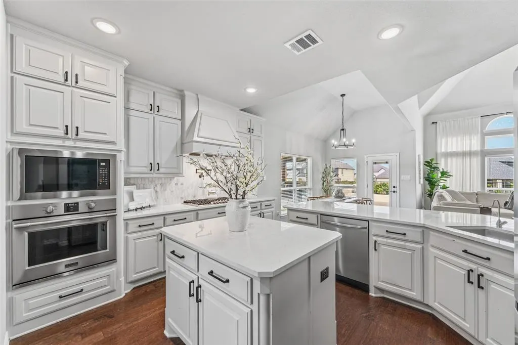 701 Featherstone Lane