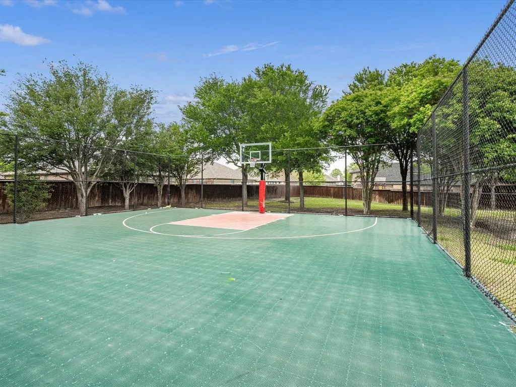 2810 Willow Lane