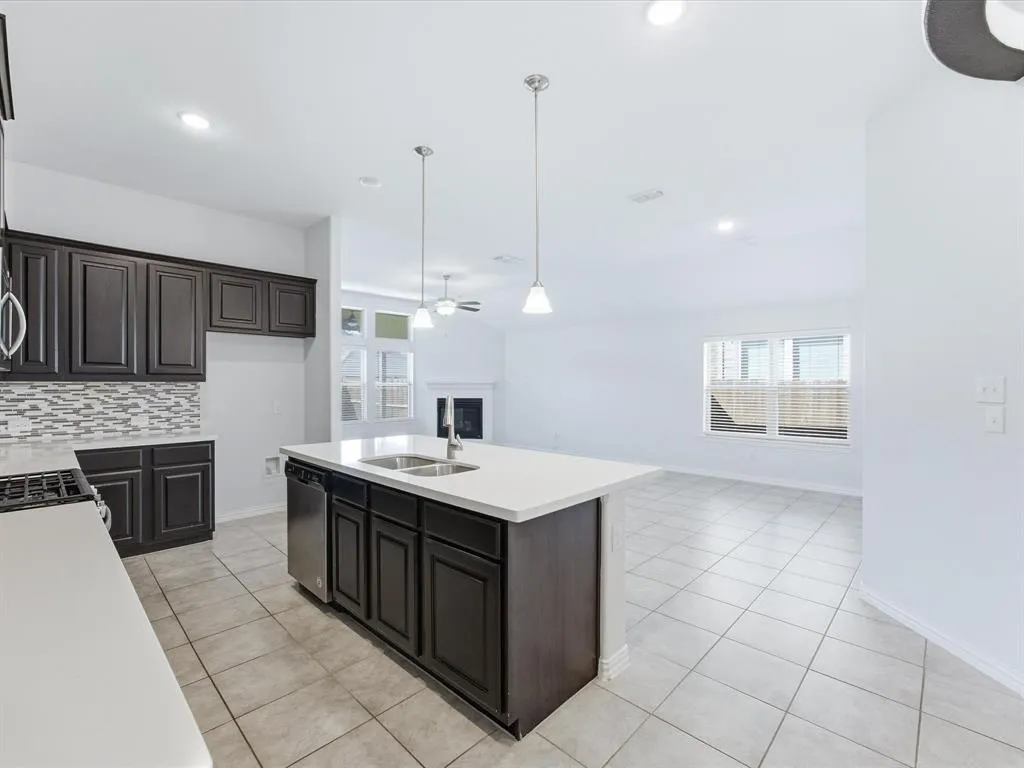 2810 Willow Lane