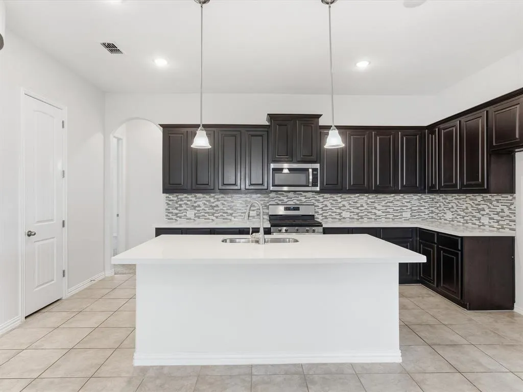 2810 Willow Lane