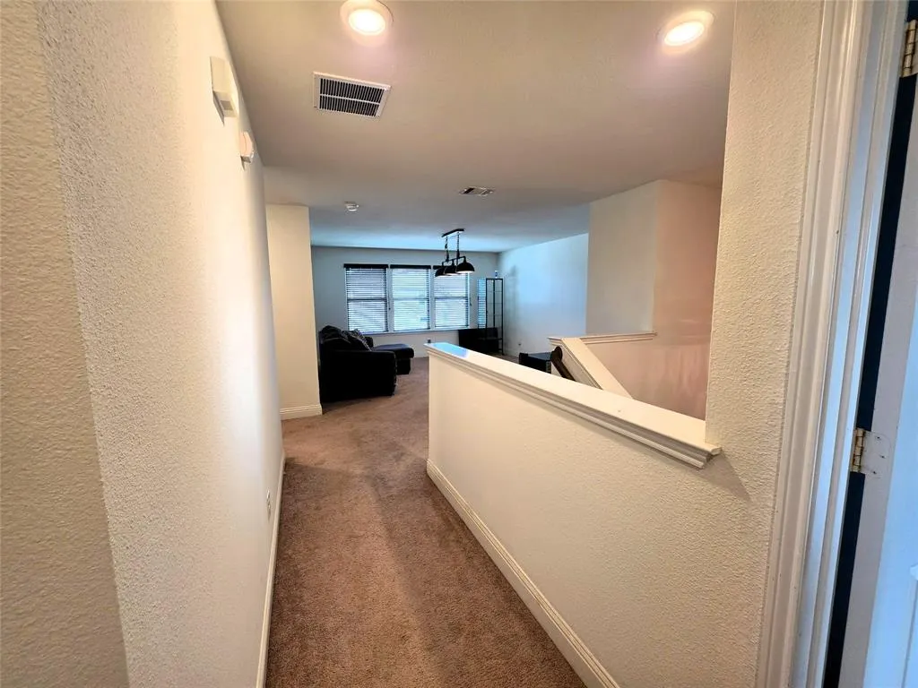 2736 Ryder Lane