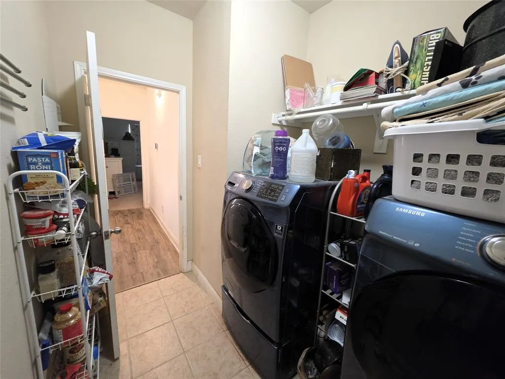 2736 Ryder Lane