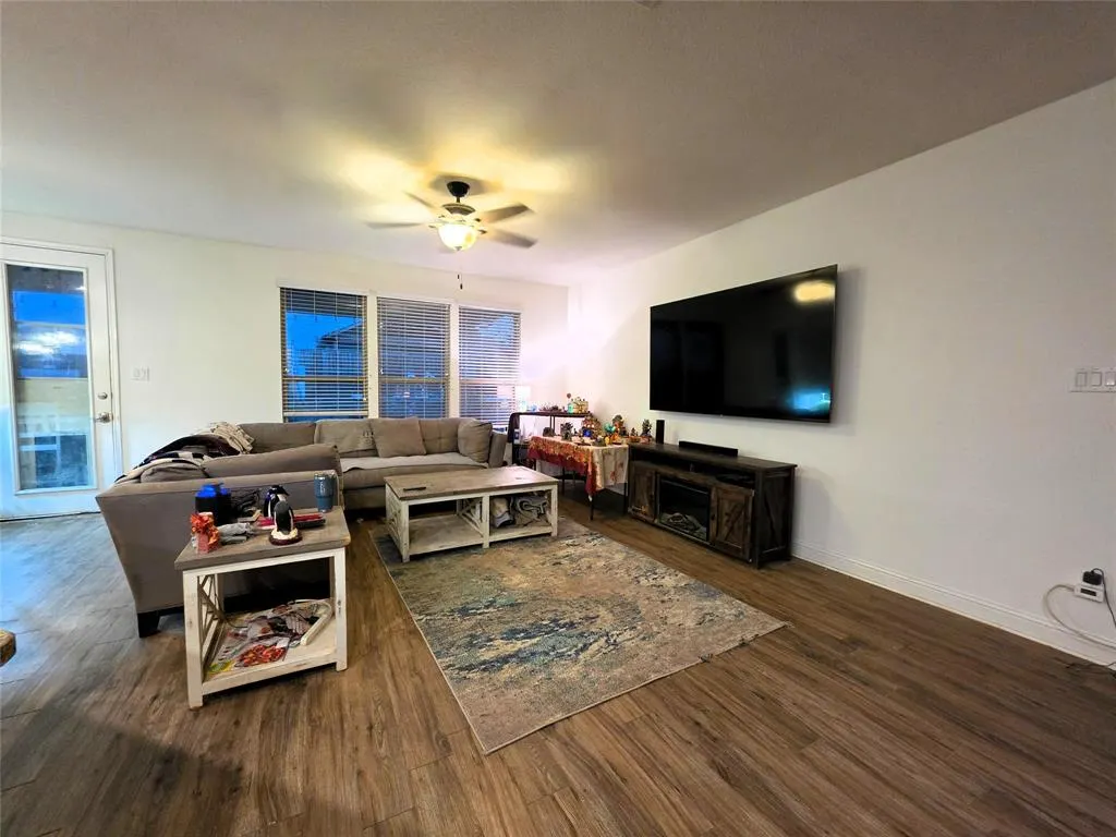 2736 Ryder Lane