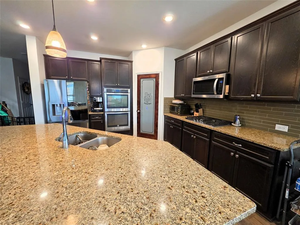 2736 Ryder Lane