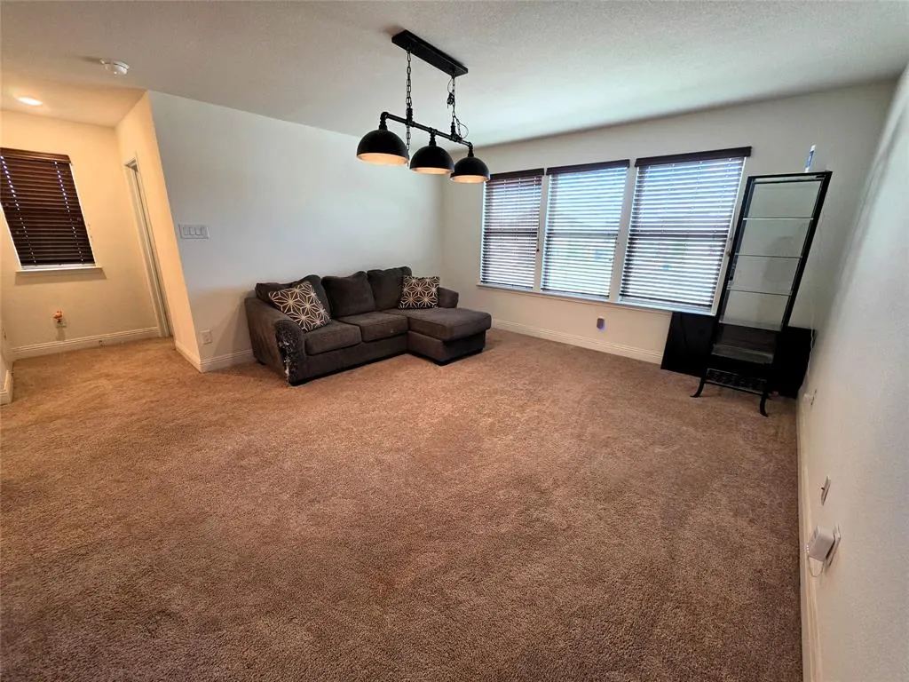 2736 Ryder Lane