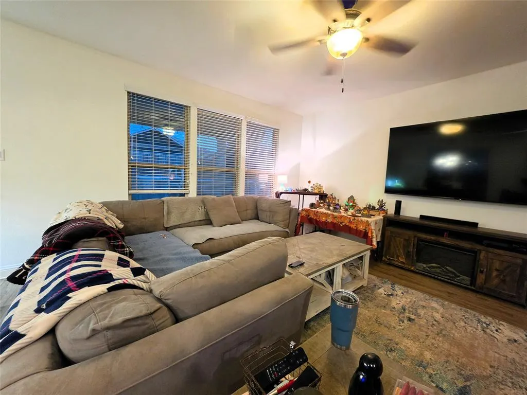 2736 Ryder Lane