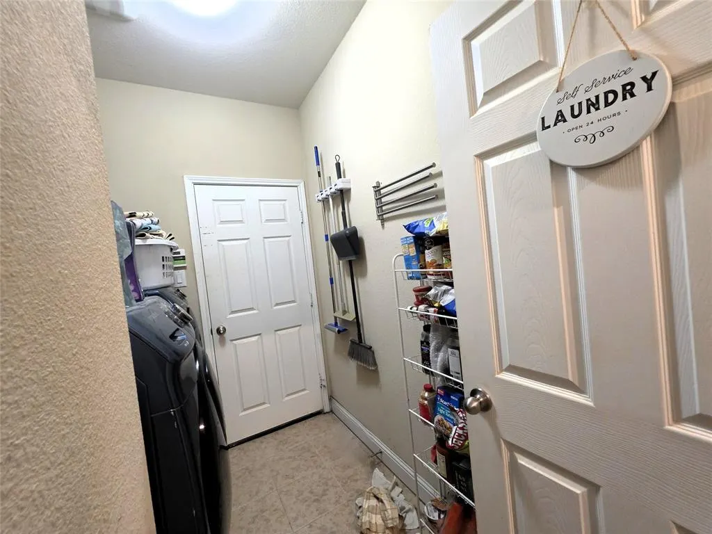2736 Ryder Lane