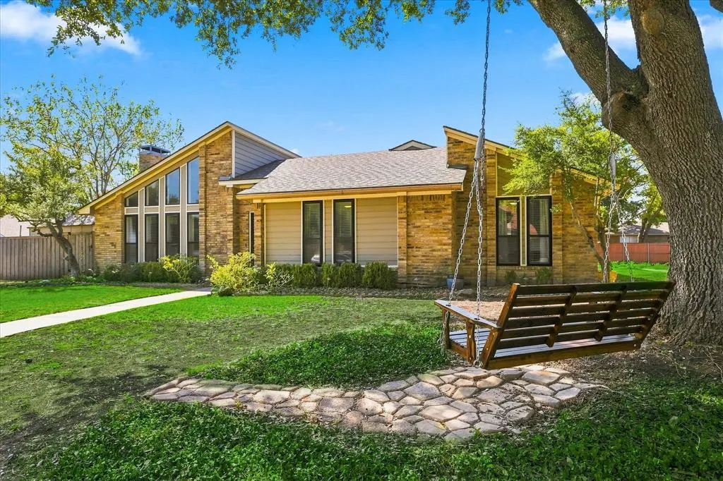 924 Thoreau Lane