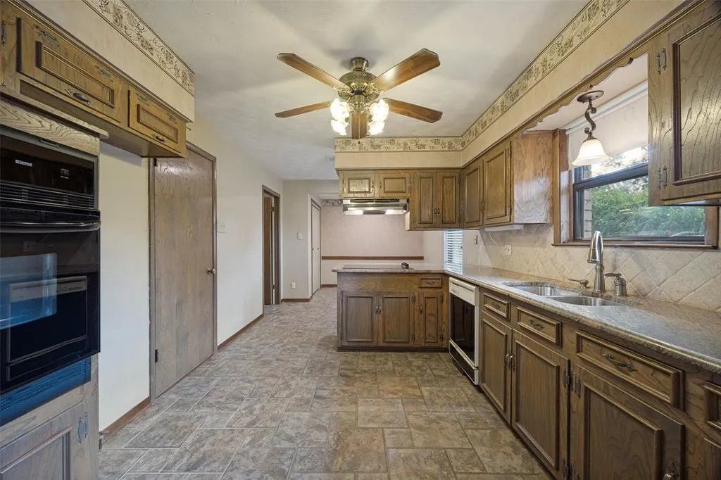 813 Brookhurst Drive