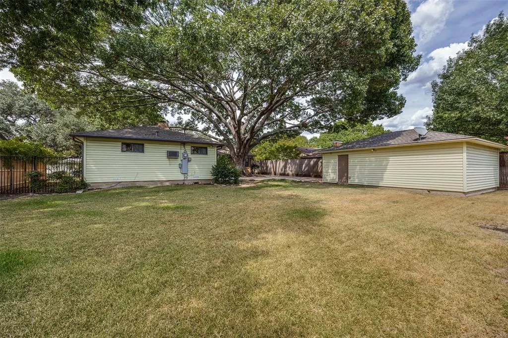 813 Brookhurst Drive