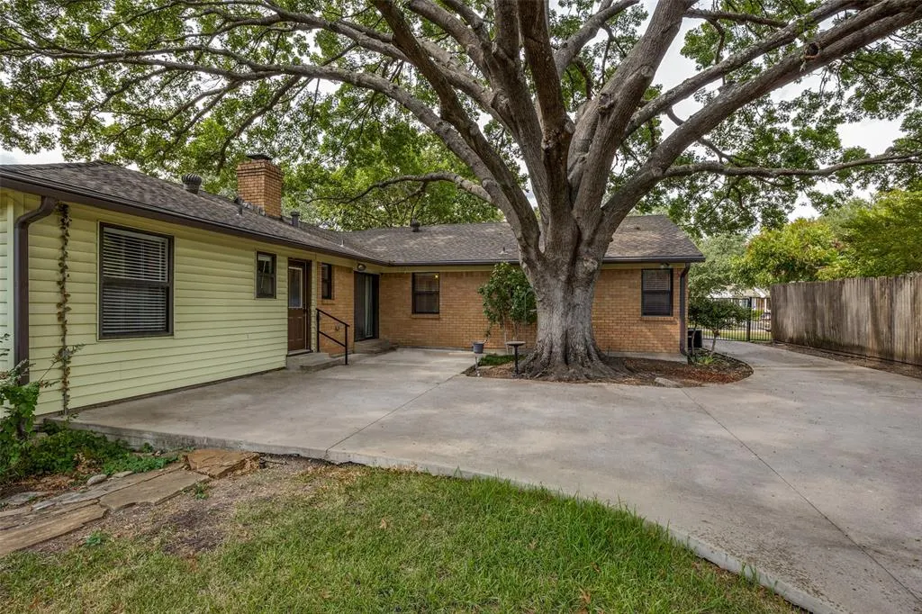 813 Brookhurst Drive