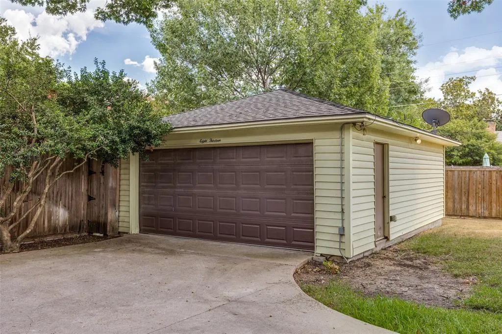 813 Brookhurst Drive