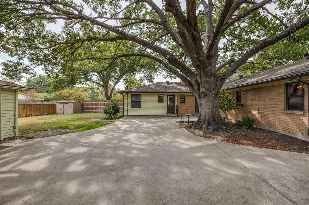 813 Brookhurst Drive