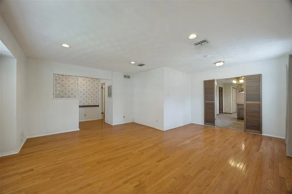 813 Brookhurst Drive