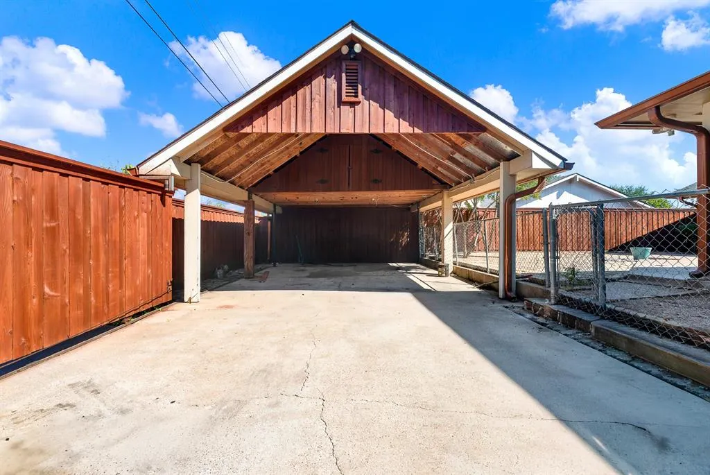 1405 Williamsburg Drive