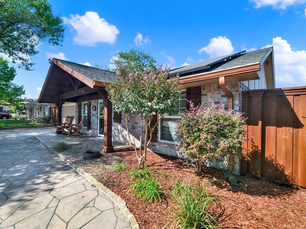 1405 Williamsburg Drive
