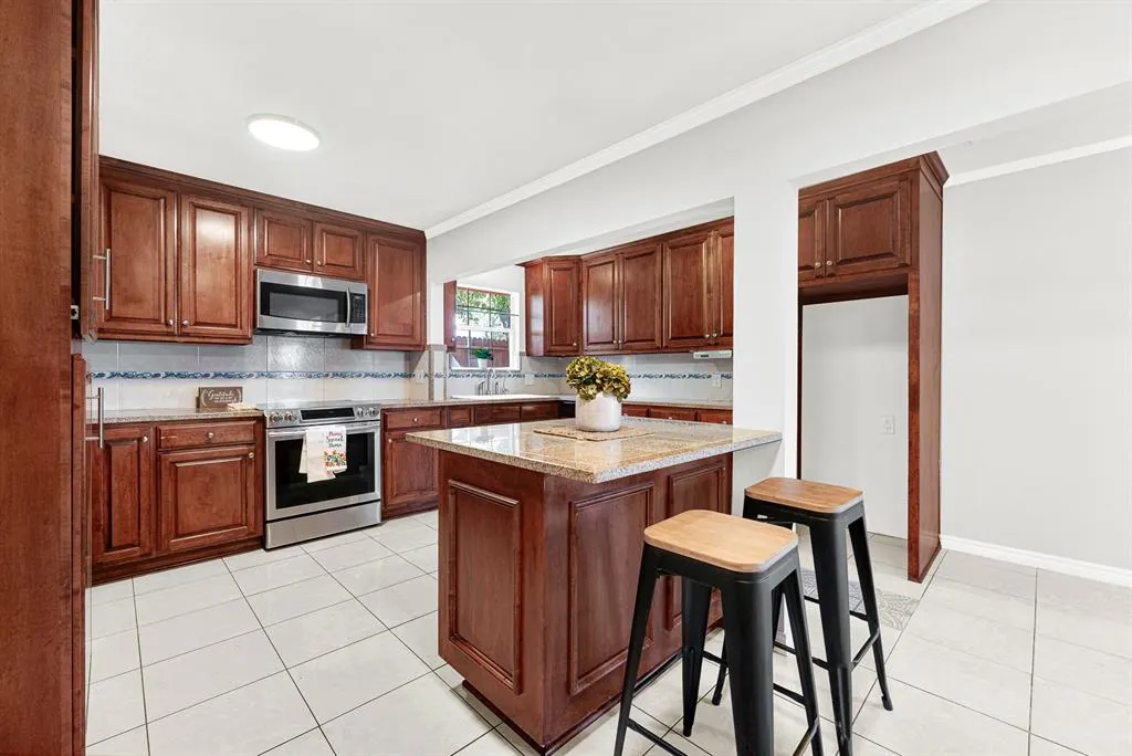 1405 Williamsburg Drive