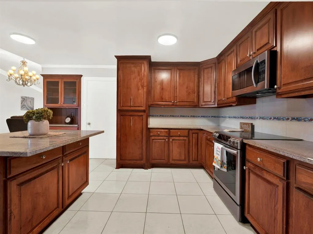 1405 Williamsburg Drive