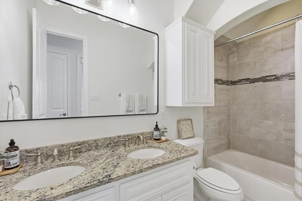 1120 Circle J Trail