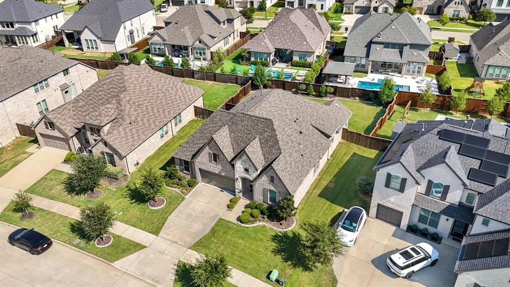 3900 Woodbine Lane