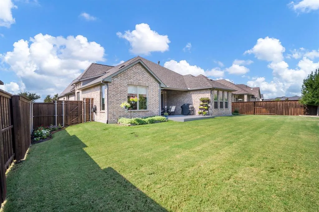 3900 Woodbine Lane