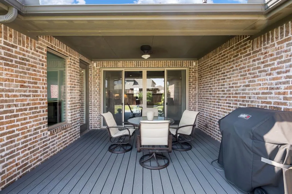 3900 Woodbine Lane