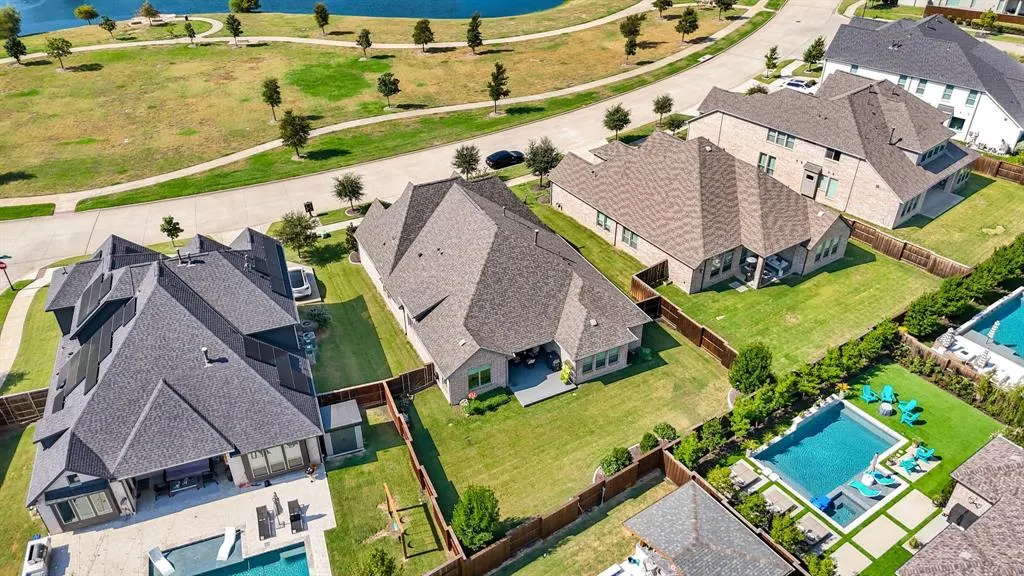 3900 Woodbine Lane