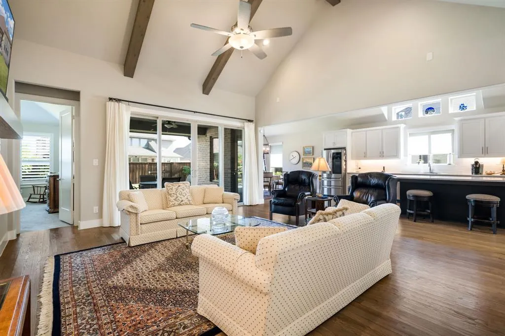 3900 Woodbine Lane