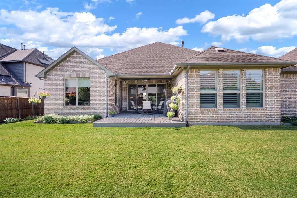 3900 Woodbine Lane