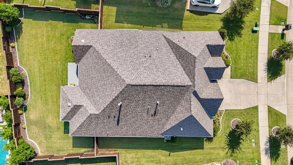 3900 Woodbine Lane