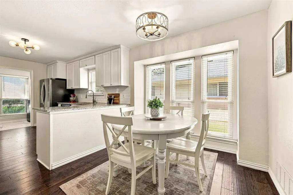 2206 Victoria Lane