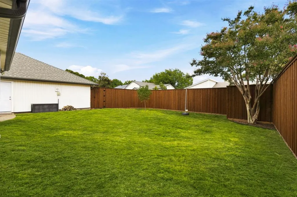 2206 Victoria Lane