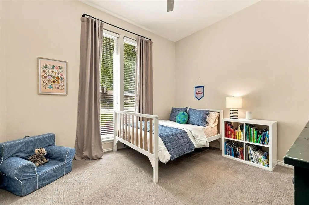 2206 Victoria Lane