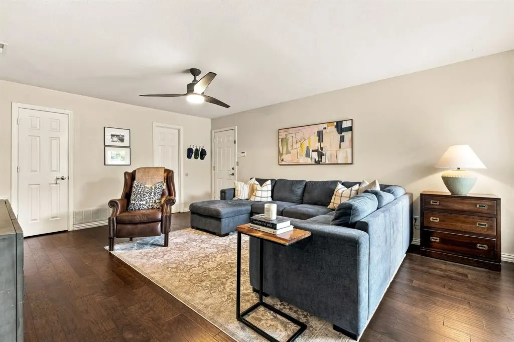 2206 Victoria Lane