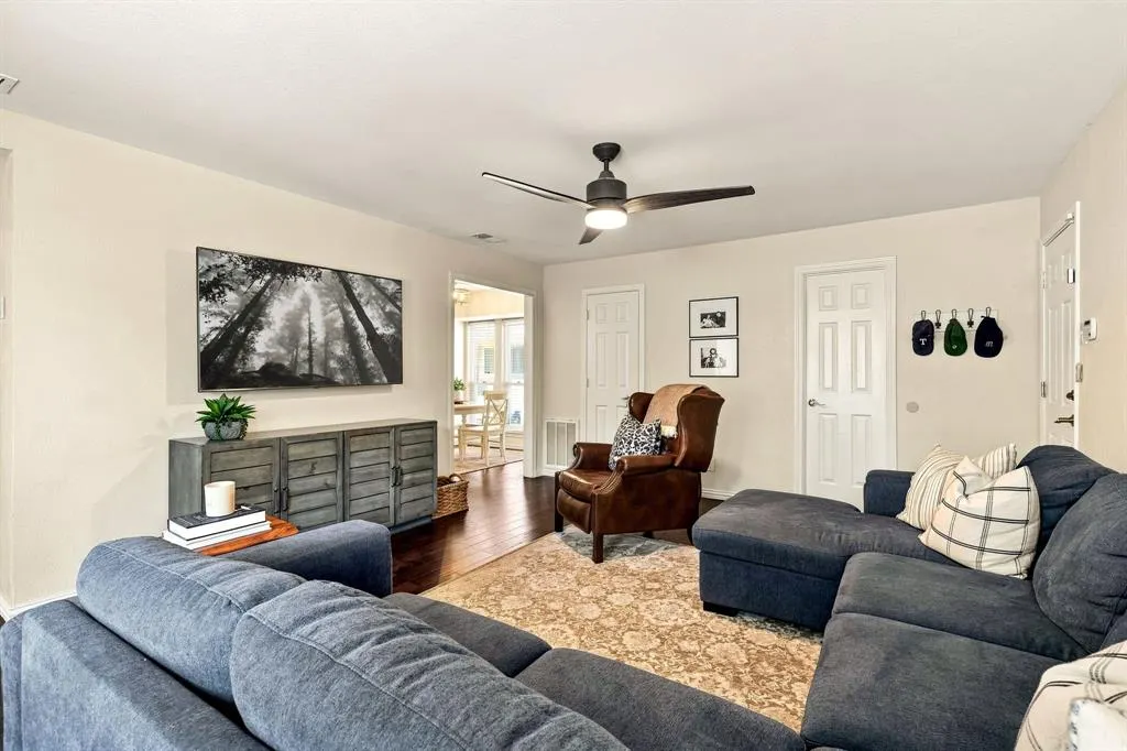 2206 Victoria Lane