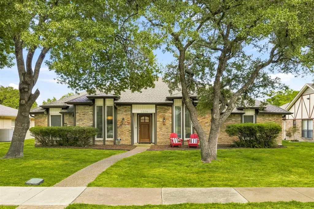 2206 Victoria Lane