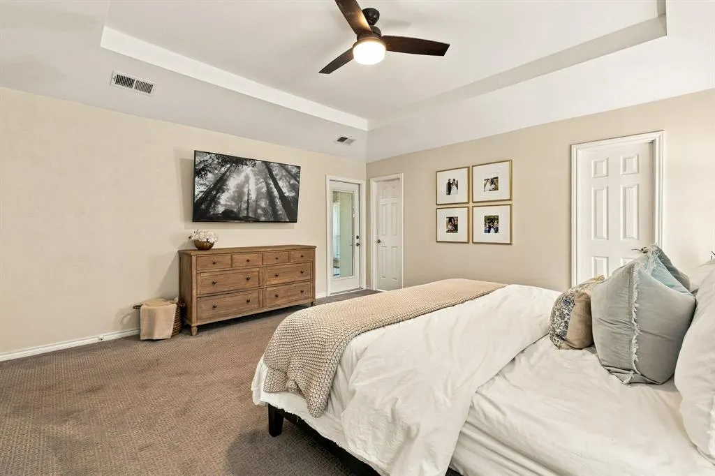 2206 Victoria Lane